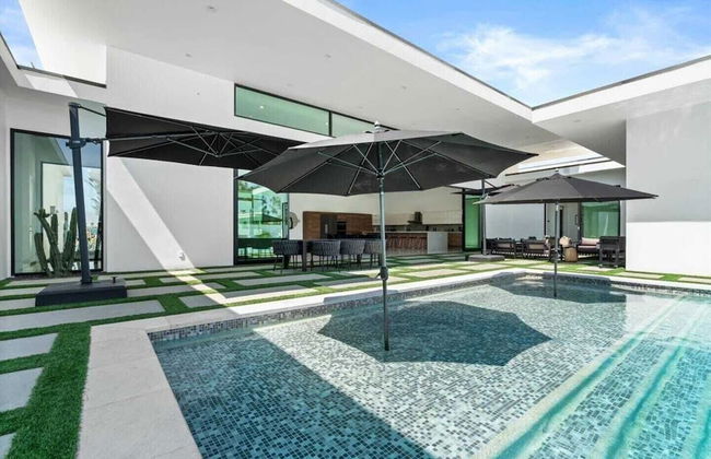 Sleeps 20 7-bedroom Villa w/ Pool, Putting Green & Hot Tub Bravo Villa #11 by Avantstay - Foto 54