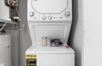 BOLD 2BR 2BA In The Block Apartment by CozySuites - Foto 19