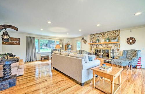 Family Winter Retreat with Hot Tub 14 Mi to Slopes! - Foto 7