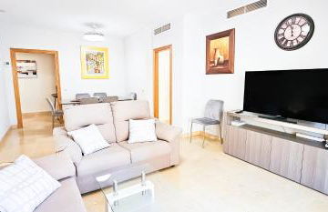 Apartment in San Pedro de Alcántara-Marbella with private parking - Photo 1