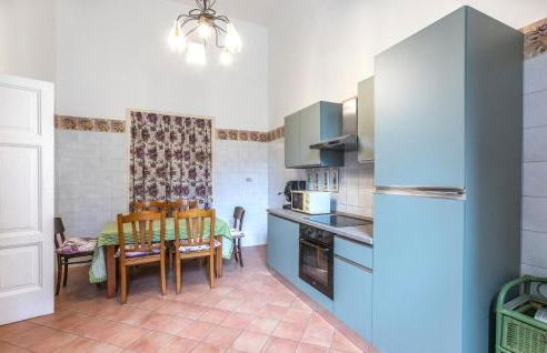 3 Bedroom Beautiful Home In Salerno - Foto 8