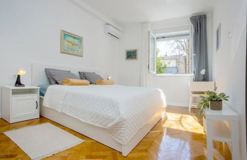 L&S Superior Apartment with Balcony near Old Town and Bačvice Beach - Photo 4