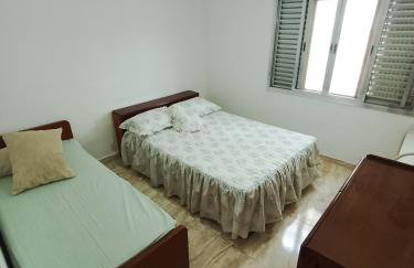 Two-story home with solar-heated pool and 4 bedrooms - Foto 8