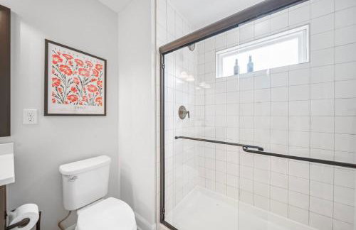 Hot Tub - Mins to Short North - Retro Game Room - Foto 51