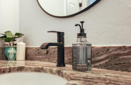 The YinYang - King Bed , Workspace , Full Kitchen - Foto 33