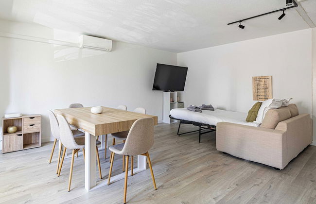 Comfort and Serenity With A/c, Parking and Balcony - Foto 13