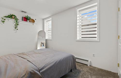 New England Nest - Modern 2BR Home with EV Charger - Foto 31