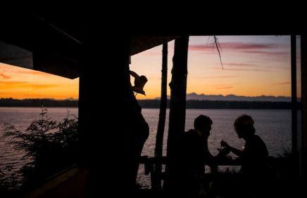 Incredible Sunset at Beachfront Glamping Cabin on Private, Herron Island with Fire Pit and Kayaking near Olympia, Washington - Foto 28