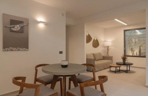Athina Luxury Villa, with Pool & Walk to the Beach, By ThinkVilla - Foto 43
