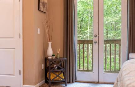 Bear Trail Chalet by Avantstay Retreat w/ Outdoor Living Deck & Fire Pit - Foto 47