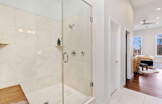 The Penthouse Loft in the Heart of Old Town! - Photo 19