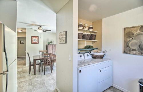 Charming Hilltop Home with Picture-Perfect View - Foto 9