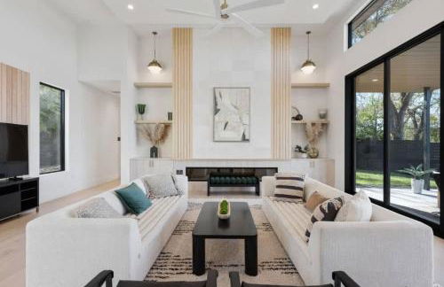 Barton Springs Luxe Heated Pool Spa Sleeps 16 - Photo 27