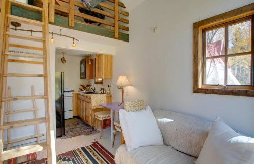 Colorful Cabin w/ Teepee, Fire Pits & Mtn Views! - Foto 5