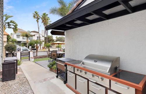 Elegant Beach Living, Just Blocks to the Sand - Foto 29