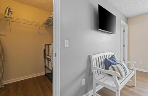 Escape to Paradise w Saltwater Pool 25 Min to PCB - Foto 21