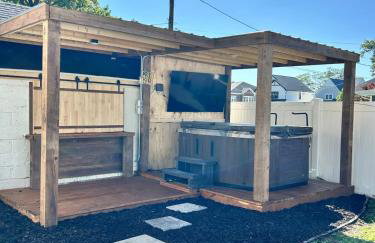 Large Five Bedroom house with outdoor patio with Jacuzzi and television! - Foto 43