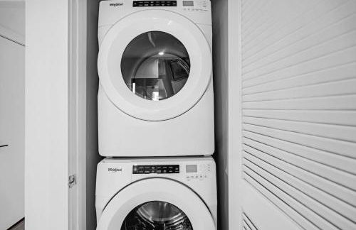 Sleek Doral Retreat 1 Bed Oasis With Free Parking - Foto 14