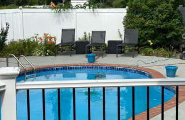 The Most Desired Summer Retreat with Private Pool Just 5 Minutes from the Beach - Foto 7