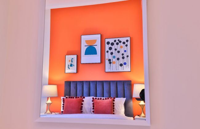 Luxe Apartments near Dubai Mall, Burj Khalifa - Pool, Gym, & Parking by Sojo Stay - Photo 7