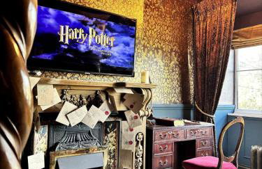 Wizards Retreat - 8 Mins to Warner Bros Studio! - Foto 1