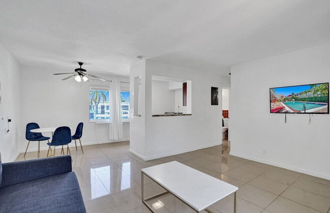 Waterfront Studio Hollywood Boardwalk Pool - Photo 1