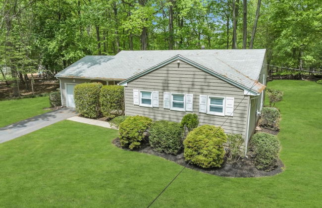 Fall Getaway With Hot Tub Fire Pit and Games - Photo 44