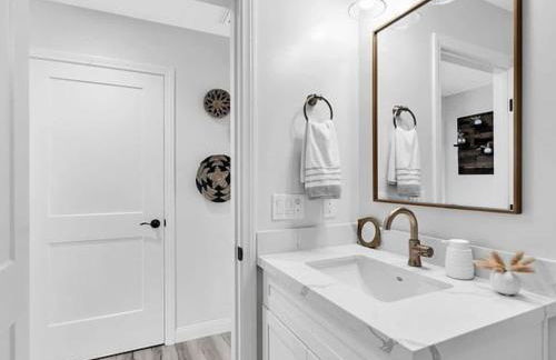 The Quaint Cardiff Hideaway with Pak N Play - Foto 10