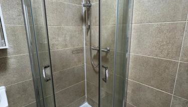 #29 Sweet 1 Bed sleeps 4 with free parking BHX NEC - Foto 3, Shower