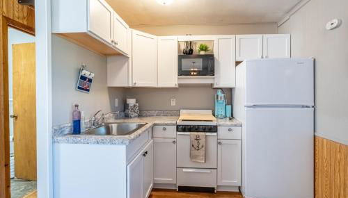 Blue Water Bungalows - Photo 2