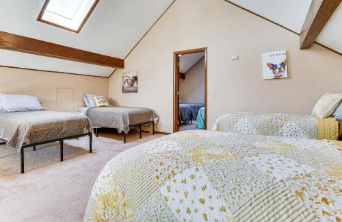 Love Lake Retreat with Hot Tub in New Richmond! - Foto 17