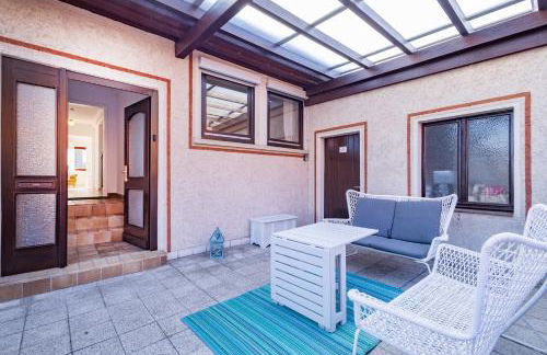 Charmante Wohnung -Altes Kino- 2SZ-2Bad-Terrasse-Netflix - Foto 28