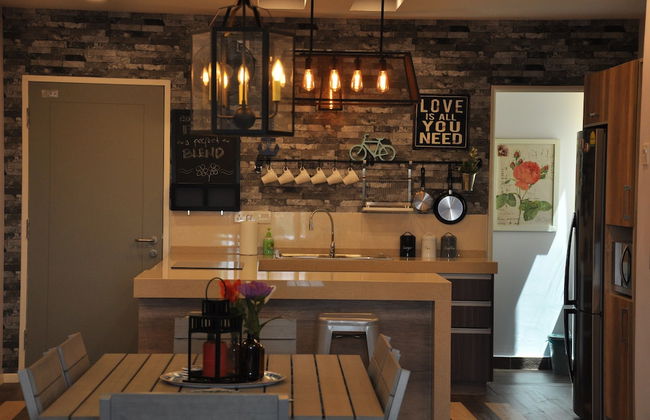 Lawang Suite Apartment With Balcony - Photo 18