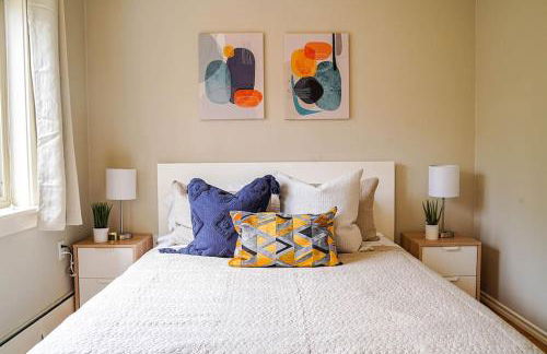 Colorful downtown condo, 2 bedrooms, king bed - Foto 1