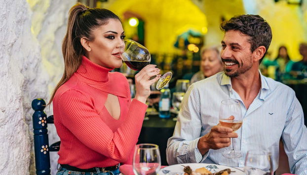 Disfrutando de la cena en el tablao