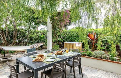 Magical Villa with Secluded Garden - Beach, Port & Centre - Photo 7