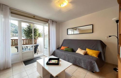 Agréable T2 à La Bourboule, Terrasse Sud, WiFi, Parking - FR-1-608-298 - Foto 2