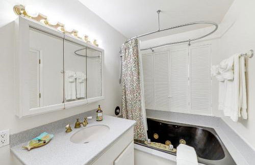 Summerland Home with Beach Supplies Walk to Beach! - Photo 24