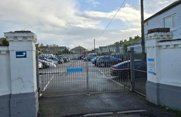 Central Penzance, Modern stylish home, Near Seafront with Gated parking - Photo 33