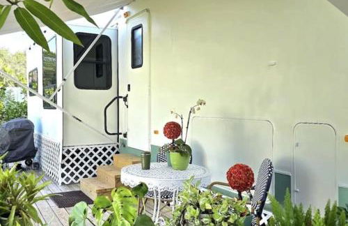 1 Large Bedroom Outdoor Patio - Photo 8