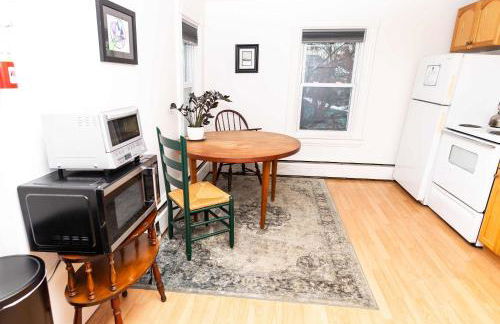 Centrally Located Winooski Apartment - Photo 10