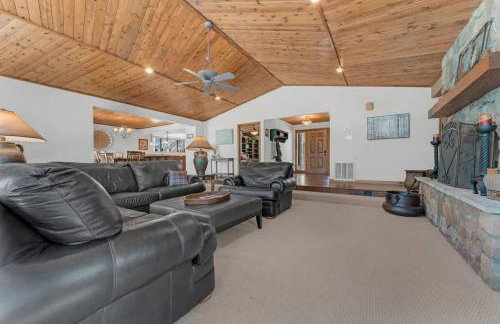 Country Club Cabin with Hot Tub - Foto 7