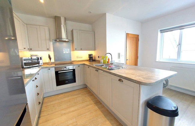 Meadow View Apartments are 2 and 3 bedroomed with private parking - Foto 93