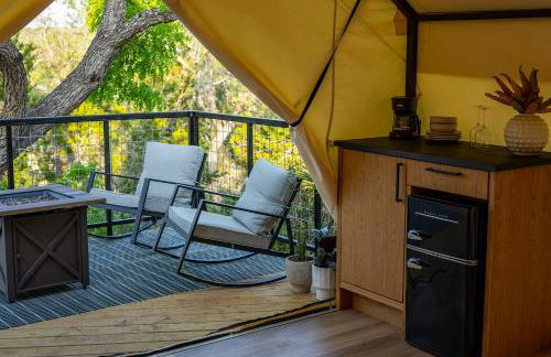 Treehouse Glamping at Pecan Haven W Hot Tub - Foto 35
