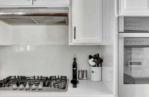 Modern Family Home w/Pool and Hot Tub - Foto 30