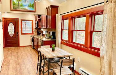 Chic Chalet River Views & Access - Foto 51