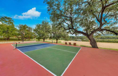 Beach House 2 on Lake LBJ - Sleeps 24 - Foto 3