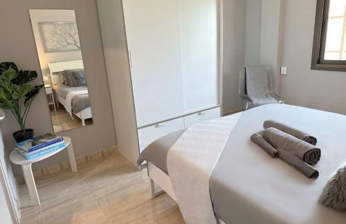 8 min walk to the beach & 10 min walk to Convention Centre ! - Photo 11