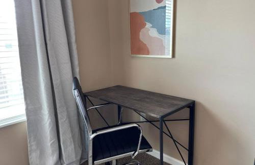 Retreat At The Charles Fast WiFi WasherDryer - Foto 24