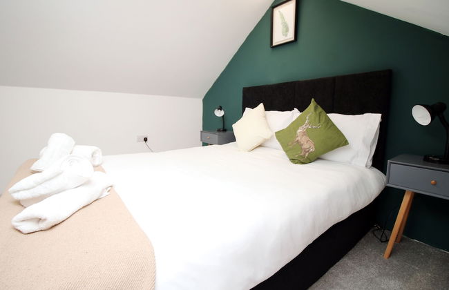 Skyline Immaculate 2-bed Apartment in Swansea - Photo 6